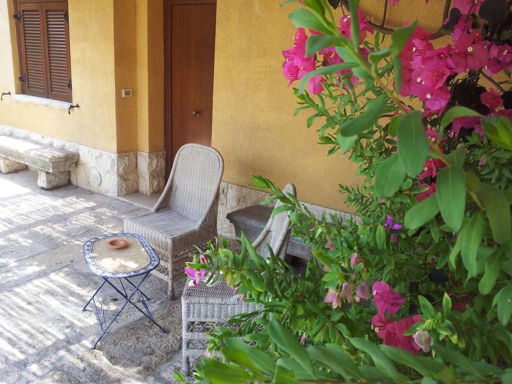 Villa Carcano Trani Bilik gambar